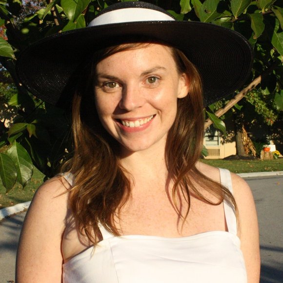 Black hat with white flowers - Picture 6 of 7